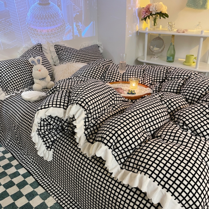 91家纺网 家纺一手货源 找家纺 千朵 2021新款韩版牛奶绒保暖四件套 格格黑白