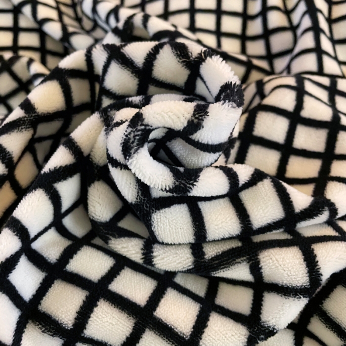 91家纺网 家纺一手货源 找家纺 千朵 2021新款韩版牛奶绒保暖四件套 格格黑白