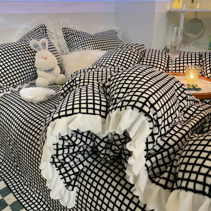 91家纺网 家纺一手货源 找家纺 千朵 2021新款韩版牛奶绒保暖四件套 格格黑白