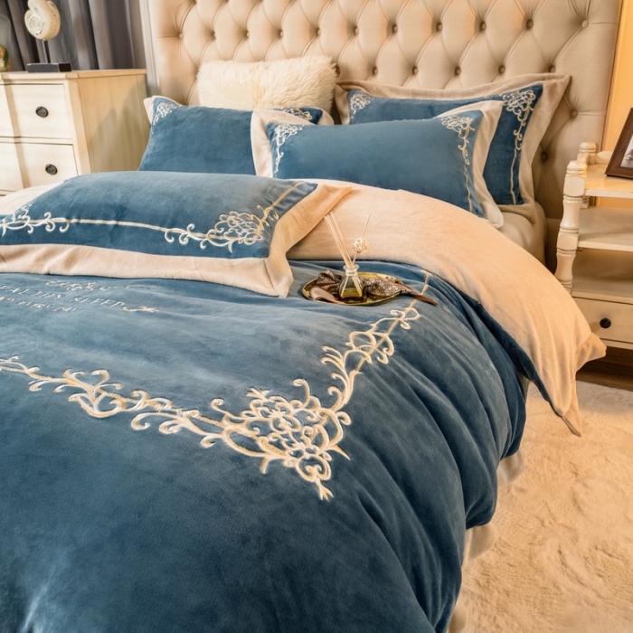 91家纺网 家纺一手货源 找家纺 露梦 新款210克轻奢牛奶绒抗静电四件套 卡琳娜-轻奢蓝