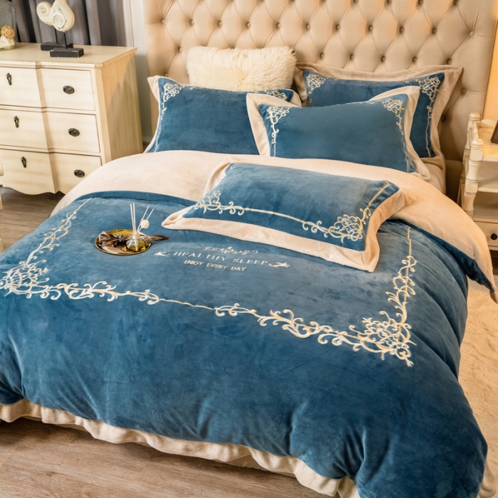 91家纺网 家纺一手货源 找家纺 露梦 新款210克轻奢牛奶绒抗静电四件套 卡琳娜-轻奢蓝