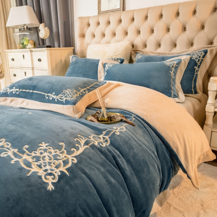 91家纺网 家纺一手货源 找家纺 露梦 新款210克轻奢牛奶绒抗静电四件套 卡琳娜-轻奢蓝