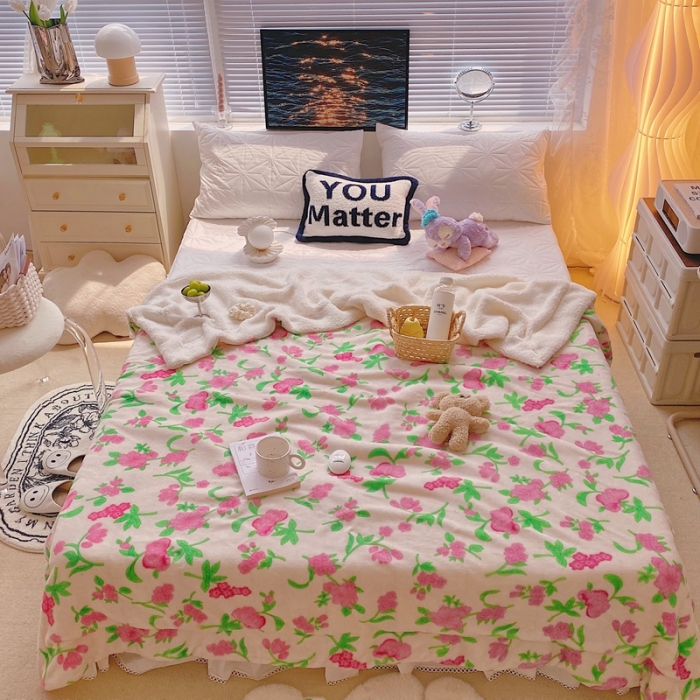 91家纺网 家纺一手货源 找家纺 顾里 2021新款ins网红少女心暖肤羊羔绒毯实拍图春系玫花