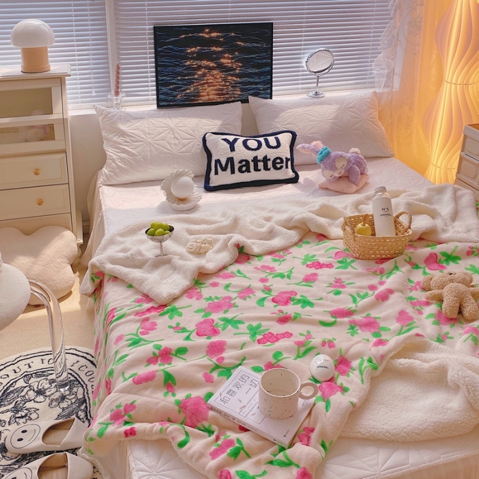 91家纺网 家纺一手货源 找家纺 顾里 2021新款ins网红少女心暖肤羊羔绒毯实拍图春系玫花