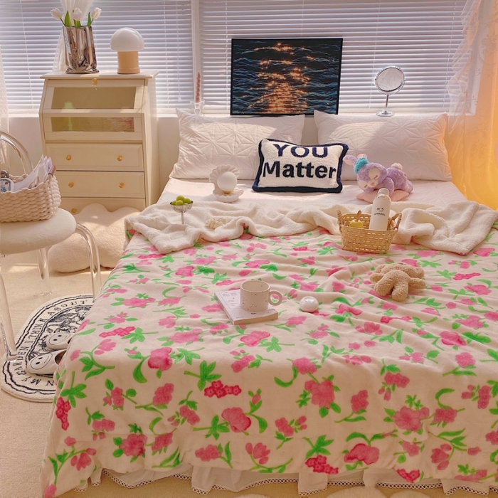 91家纺网 家纺一手货源 找家纺 顾里 2021新款ins网红少女心暖肤羊羔绒毯实拍图春系玫花