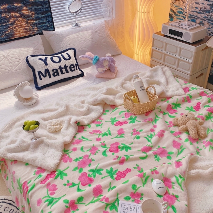 91家纺网 家纺一手货源 找家纺 顾里 2021新款ins网红少女心暖肤羊羔绒毯实拍图春系玫花