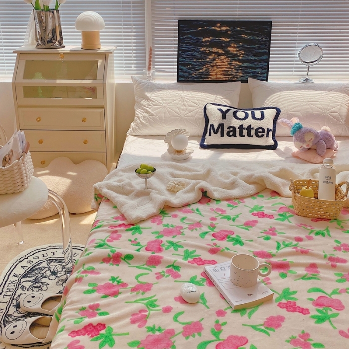 91家纺网 家纺一手货源 找家纺 顾里 2021新款ins网红少女心暖肤羊羔绒毯实拍图春系玫花