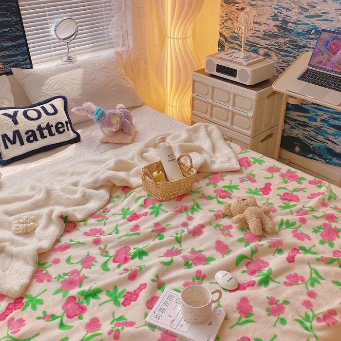 91家纺网 家纺一手货源 找家纺 顾里 2021新款ins网红少女心暖肤羊羔绒毯实拍图春系玫花