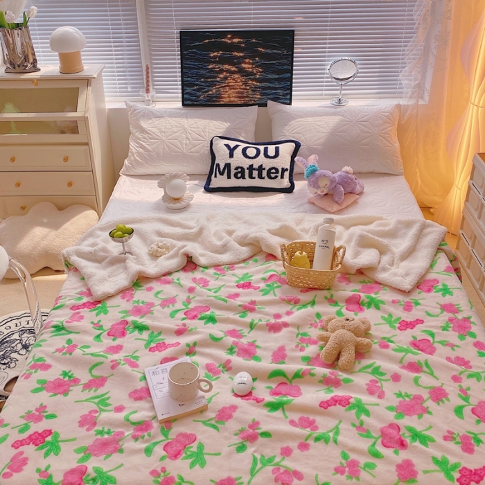 91家纺网 家纺一手货源 找家纺 顾里 2021新款ins网红少女心暖肤羊羔绒毯实拍图春系玫花