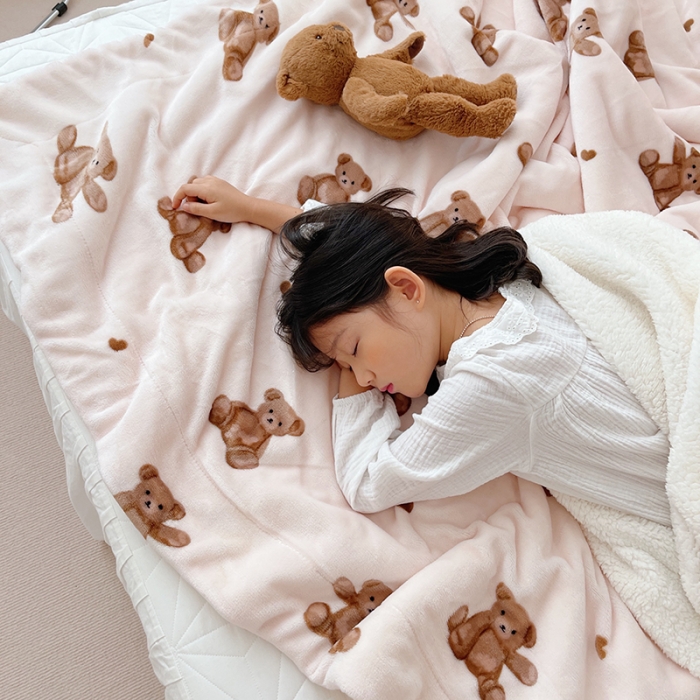 91家纺网 家纺一手货源 找家纺 顾里家纺 2021新款ins网红少女心暖肤羊羔绒毯 韩国熊仔