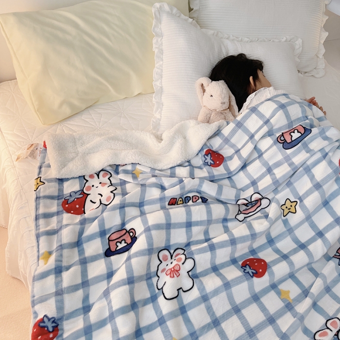 91家纺网 家纺一手货源 找家纺 顾里家纺 2021新款ins网红少女心暖肤羊羔绒毯 蓝格小兔