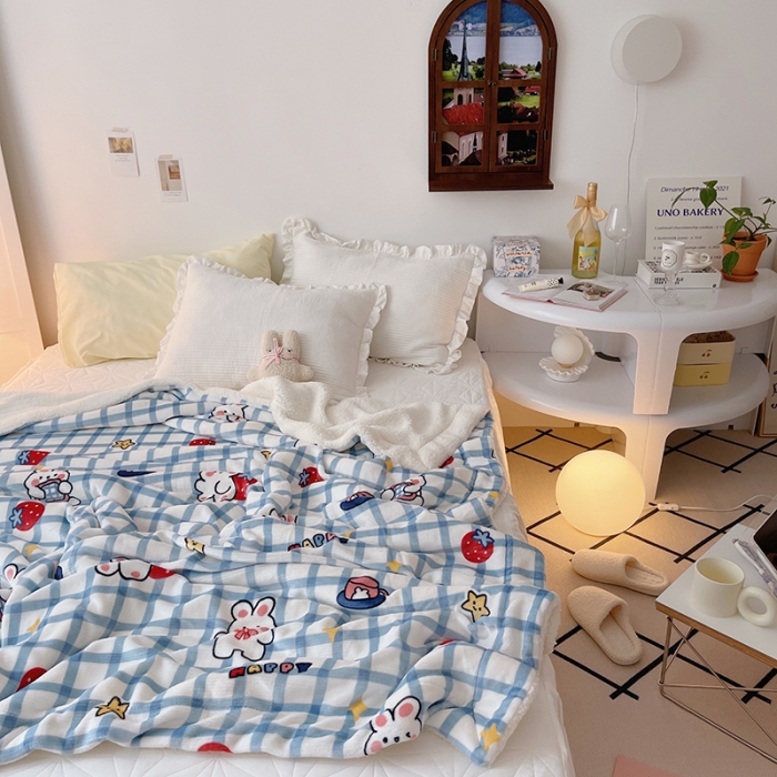 91家纺网 家纺一手货源 找家纺 顾里家纺 2021新款ins网红少女心暖肤羊羔绒毯 蓝格小兔