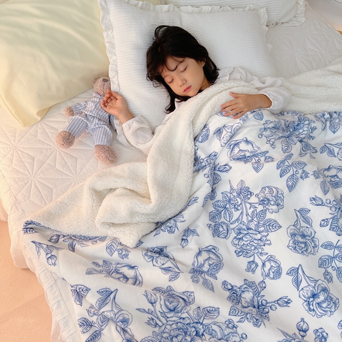 91家纺网 家纺一手货源 找家纺 顾里家纺 2021新款ins网红少女心暖肤羊羔绒毯 山茶花