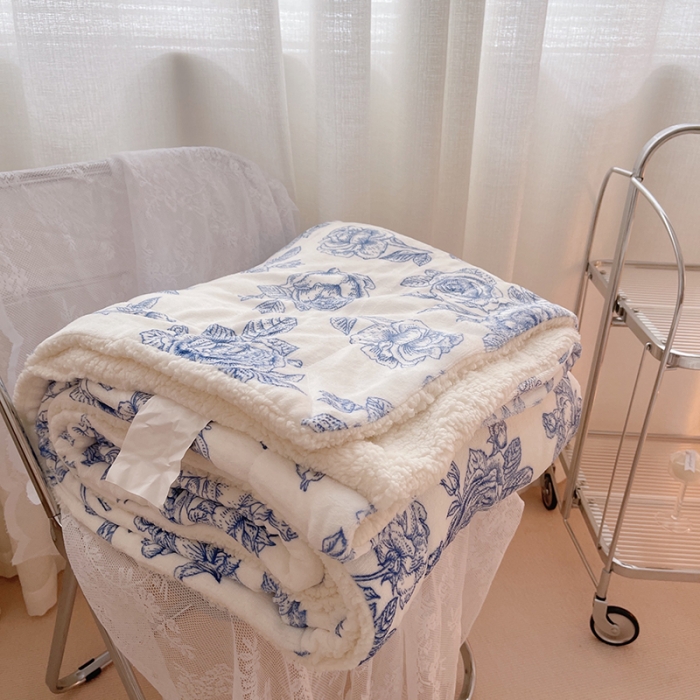 91家纺网 家纺一手货源 找家纺 顾里家纺 2021新款ins网红少女心暖肤羊羔绒毯 山茶花