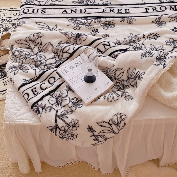 91家纺网 家纺一手货源 找家纺 顾里 2021新款ins网红少女心暖肤羊羔绒毯实拍图优雅小花