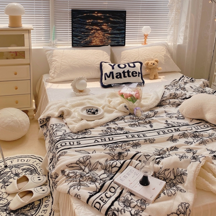 91家纺网 家纺一手货源 找家纺 顾里 2021新款ins网红少女心暖肤羊羔绒毯实拍图优雅小花