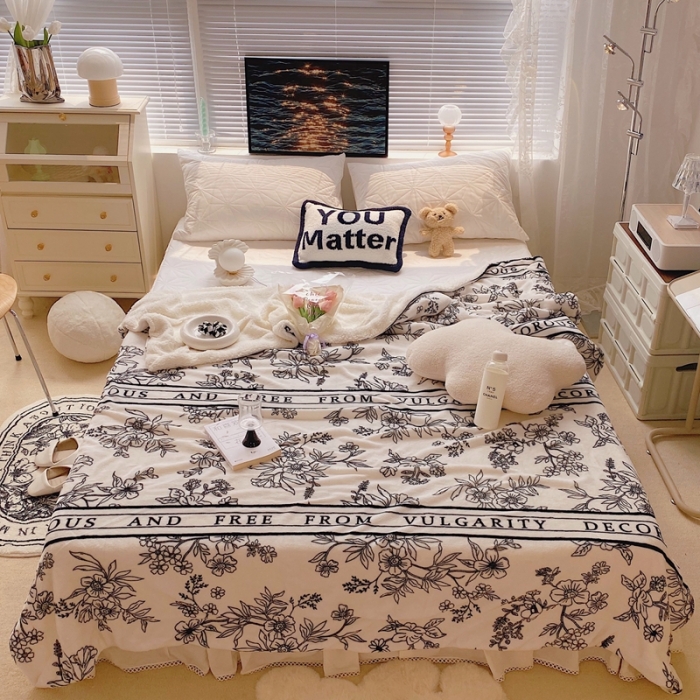 91家纺网 家纺一手货源 找家纺 顾里 2021新款ins网红少女心暖肤羊羔绒毯实拍图优雅小花