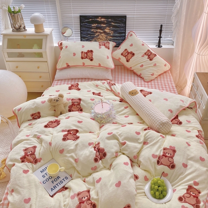 91家纺网 家纺一手货源 找家纺 顾里家纺2021新款ins韩国高端保暖牛奶绒四件套爱心熊仔