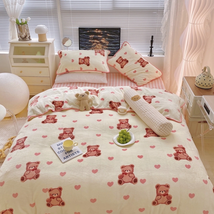 91家纺网 家纺一手货源 找家纺 顾里家纺2021新款ins韩国高端保暖牛奶绒四件套爱心熊仔