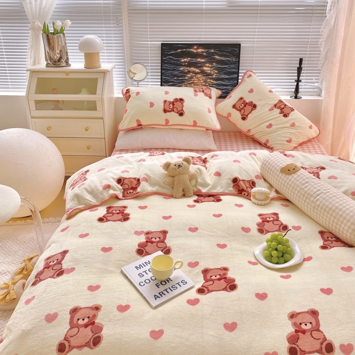 91家纺网 家纺一手货源 找家纺 顾里家纺2021新款ins韩国高端保暖牛奶绒四件套爱心熊仔