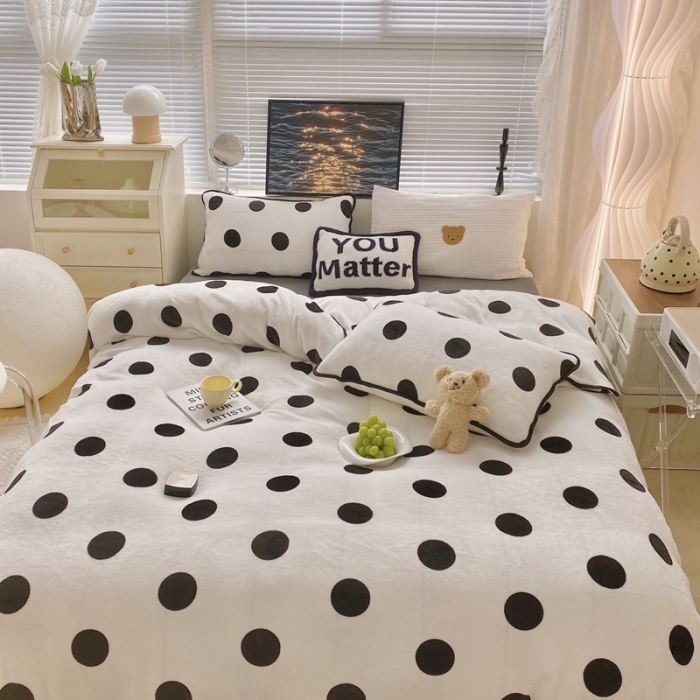 91家纺网 家纺一手货源 找家纺 顾里家纺2021新款ins韩国高端保暖牛奶绒四件套白波点