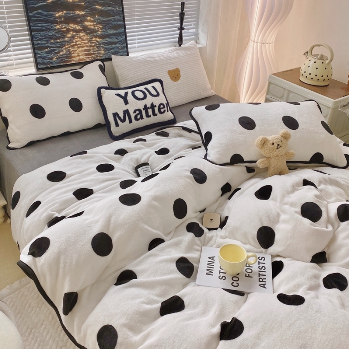 91家纺网 家纺一手货源 找家纺 顾里家纺2021新款ins韩国高端保暖牛奶绒四件套白波点