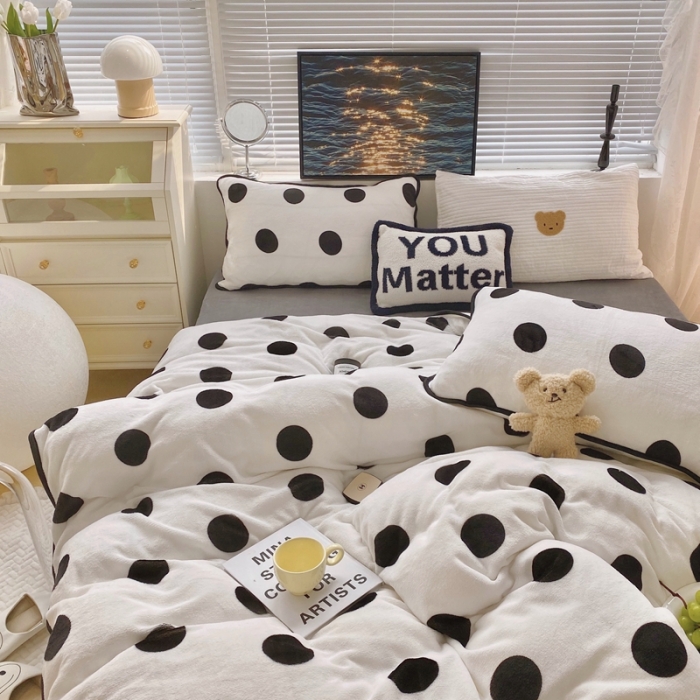 91家纺网 家纺一手货源 找家纺 顾里家纺2021新款ins韩国高端保暖牛奶绒四件套白波点