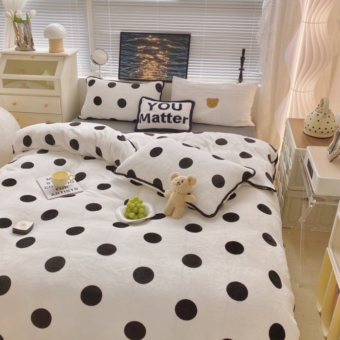 91家纺网 家纺一手货源 找家纺 顾里家纺2021新款ins韩国高端保暖牛奶绒四件套白波点