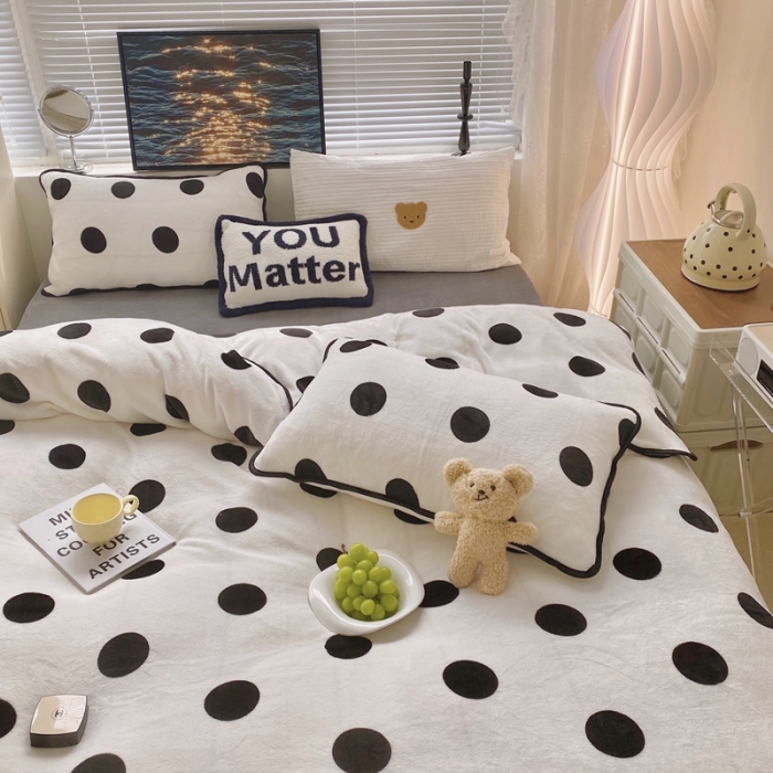 91家纺网 家纺一手货源 找家纺 顾里家纺2021新款ins韩国高端保暖牛奶绒四件套白波点