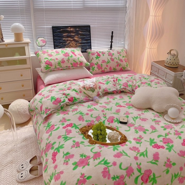 91家纺网 家纺一手货源 找家纺 顾里家纺2021新款ins韩国高端保暖牛奶绒四件套春系玫花