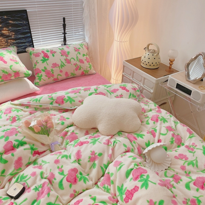 91家纺网 家纺一手货源 找家纺 顾里家纺2021新款ins韩国高端保暖牛奶绒四件套春系玫花