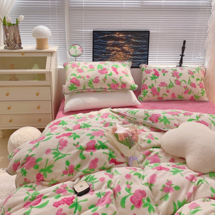 91家纺网 家纺一手货源 找家纺 顾里家纺2021新款ins韩国高端保暖牛奶绒四件套春系玫花