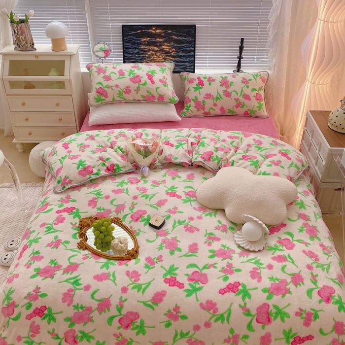 91家纺网 家纺一手货源 找家纺 顾里家纺2021新款ins韩国高端保暖牛奶绒四件套春系玫花