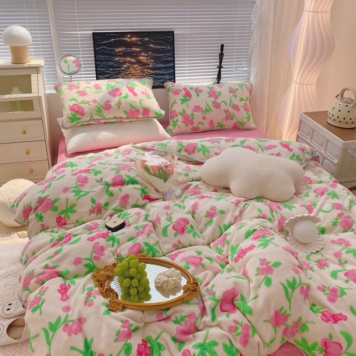 91家纺网 家纺一手货源 找家纺 顾里家纺2021新款ins韩国高端保暖牛奶绒四件套春系玫花