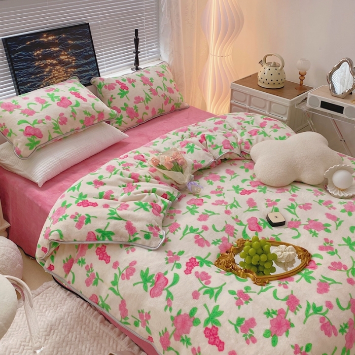 91家纺网 家纺一手货源 找家纺 顾里家纺2021新款ins韩国高端保暖牛奶绒四件套春系玫花