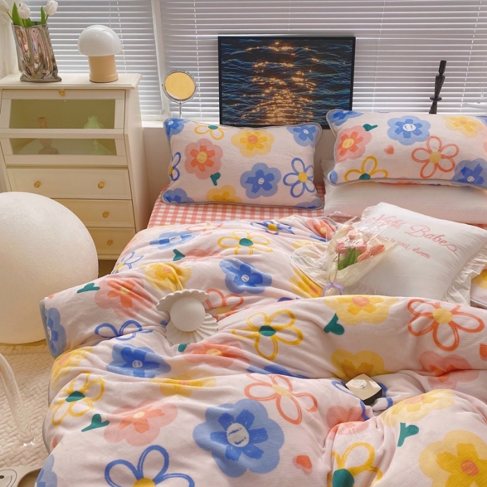 91家纺网 家纺一手货源 找家纺 顾里家纺2021新款ins韩国高端保暖牛奶绒四件套粉油画花花