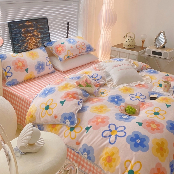 91家纺网 家纺一手货源 找家纺 顾里家纺2021新款ins韩国高端保暖牛奶绒四件套粉油画花花