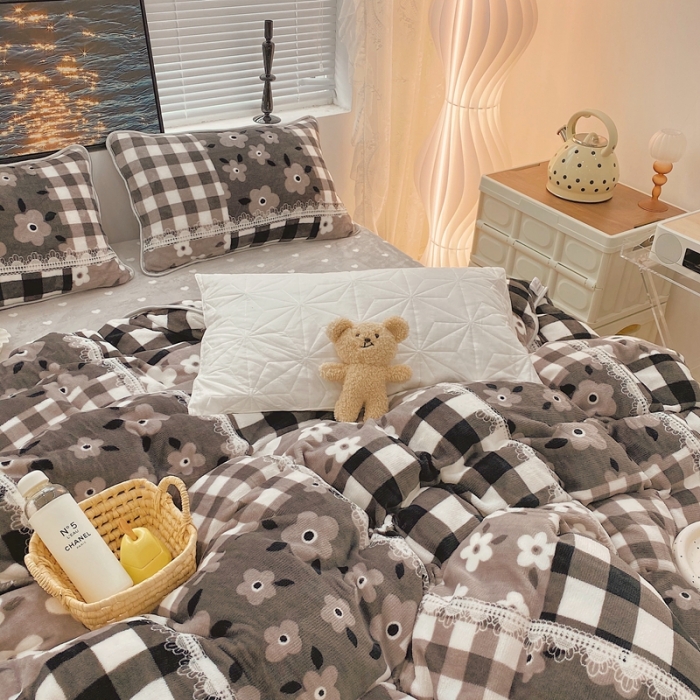 91家纺网 家纺一手货源 找家纺 顾里家纺2021新款ins韩国高端保暖牛奶绒四件套格子碎花