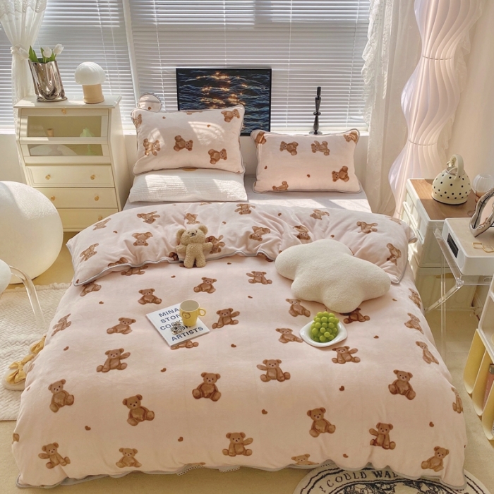 91家纺网 家纺一手货源 找家纺 顾里家纺2021新款ins韩国高端保暖牛奶绒四件套韩国熊仔