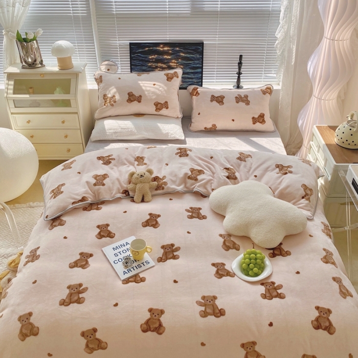 91家纺网 家纺一手货源 找家纺 顾里家纺2021新款ins韩国高端保暖牛奶绒四件套韩国熊仔