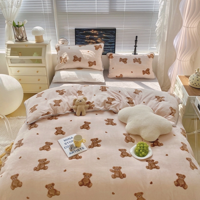 91家纺网 家纺一手货源 找家纺 顾里家纺2021新款ins韩国高端保暖牛奶绒四件套韩国熊仔