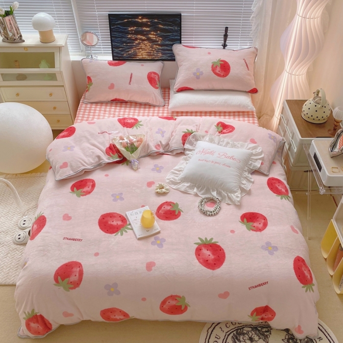 91家纺网 家纺一手货源 找家纺 顾里家纺2021新款ins韩国高端保暖牛奶绒四件套花花草莓