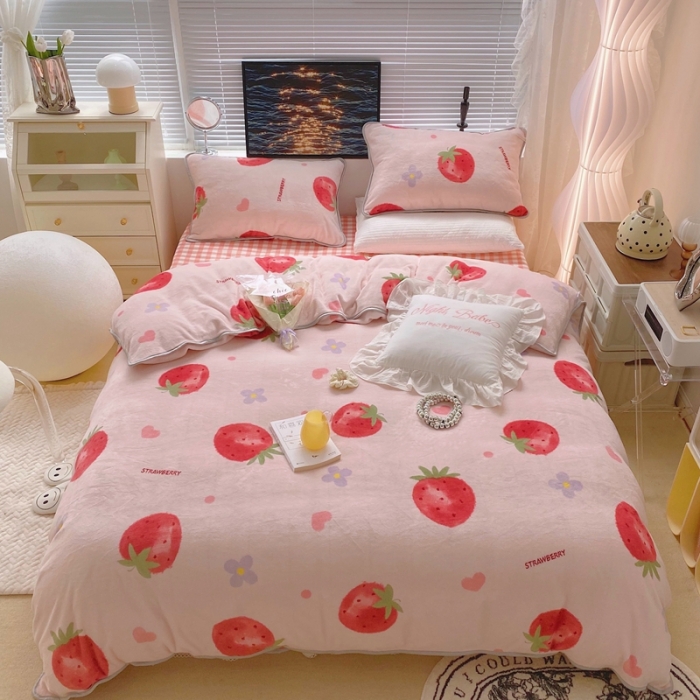 91家纺网 家纺一手货源 找家纺 顾里家纺2021新款ins韩国高端保暖牛奶绒四件套花花草莓