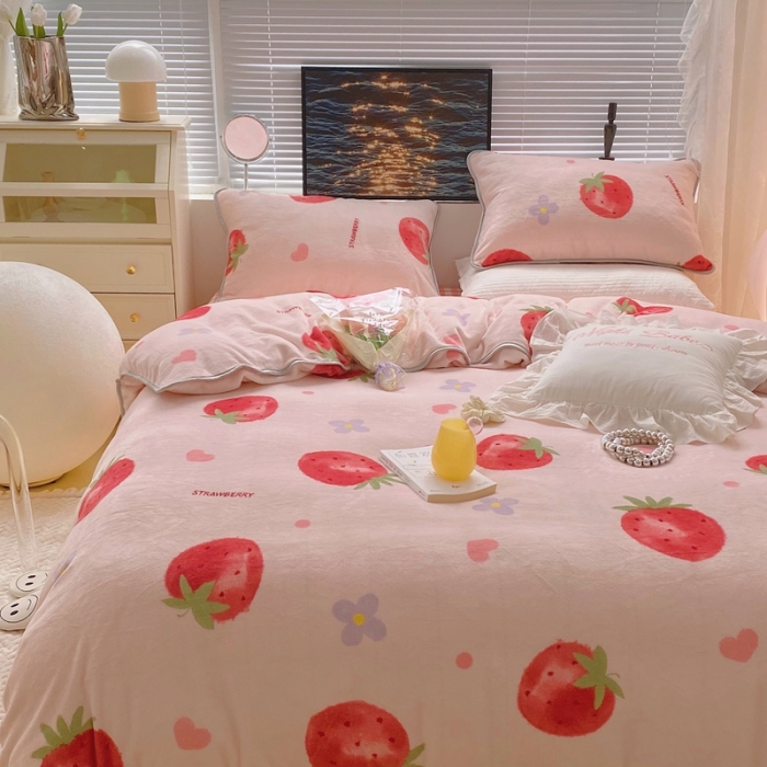 91家纺网 家纺一手货源 找家纺 顾里家纺2021新款ins韩国高端保暖牛奶绒四件套花花草莓