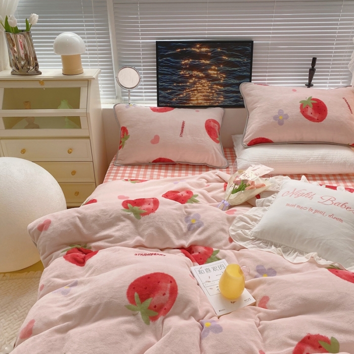 91家纺网 家纺一手货源 找家纺 顾里家纺2021新款ins韩国高端保暖牛奶绒四件套花花草莓