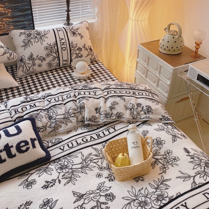 91家纺网 家纺一手货源 找家纺 顾里家纺2021新款ins韩国高端保暖牛奶绒四件套优雅小花