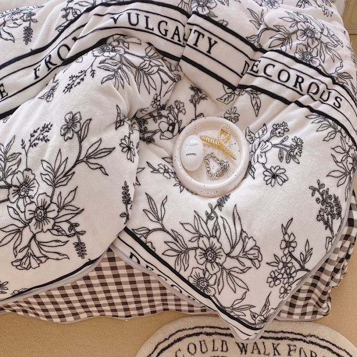 91家纺网 家纺一手货源 找家纺 顾里家纺2021新款ins韩国高端保暖牛奶绒四件套优雅小花