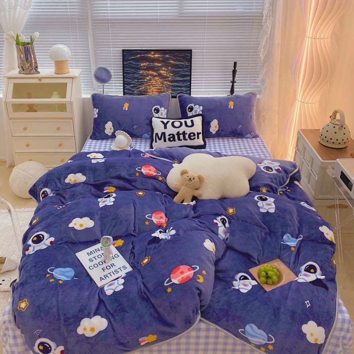 91家纺网 家纺一手货源 找家纺 顾里家纺2021新款ins韩国高端保暖牛奶绒四件套宇航员