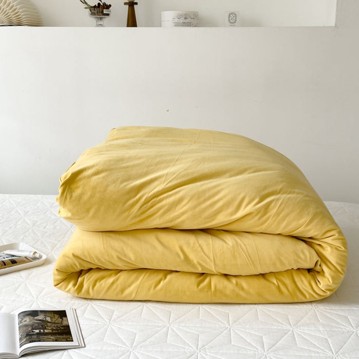 91家纺网 家纺一手货源 找家纺 例外Home2023新款天鹅绒四件套系列-被套 暖黄