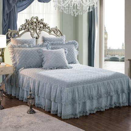 91家纺网 家纺一手货源 找家纺 恒爱 2021新款水晶绒夹棉刺绣单床裙 翩翩花舞-浅灰色